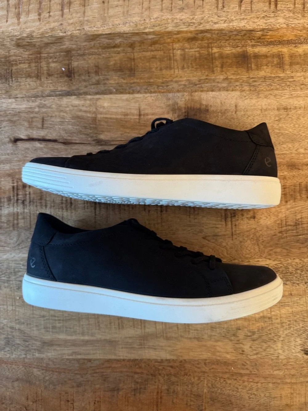 ecco women’s Black Casual Sneakers with White Sole US 9/ 9.5 EU 40 NEW